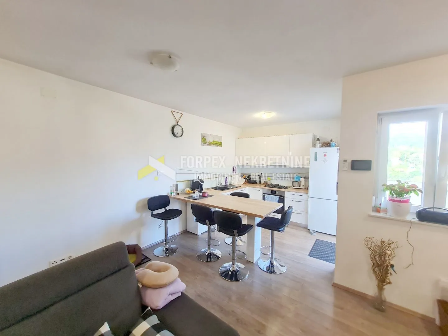 novi vinodolski stan sa 2s+db, sa okućnicom 170 m2 - slika 7