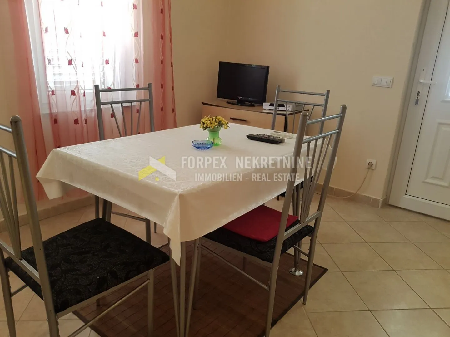 novi vinodolski kuća sa 5 apartmana i okućnicom - slika 4