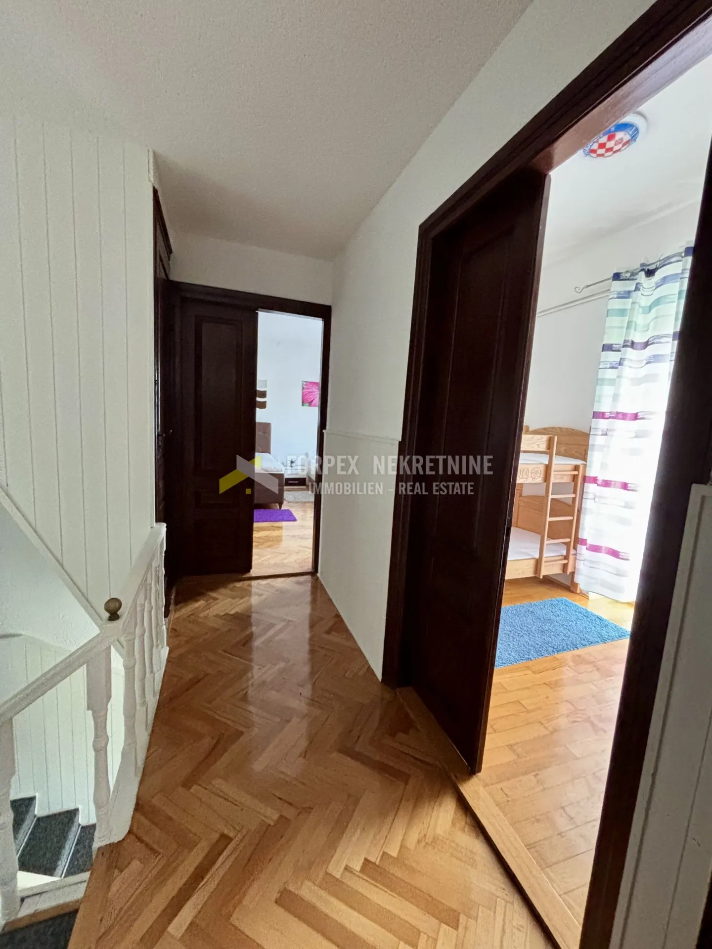 novi vinodolski-kuća u centru grada, parking, pogled na more - slika 24