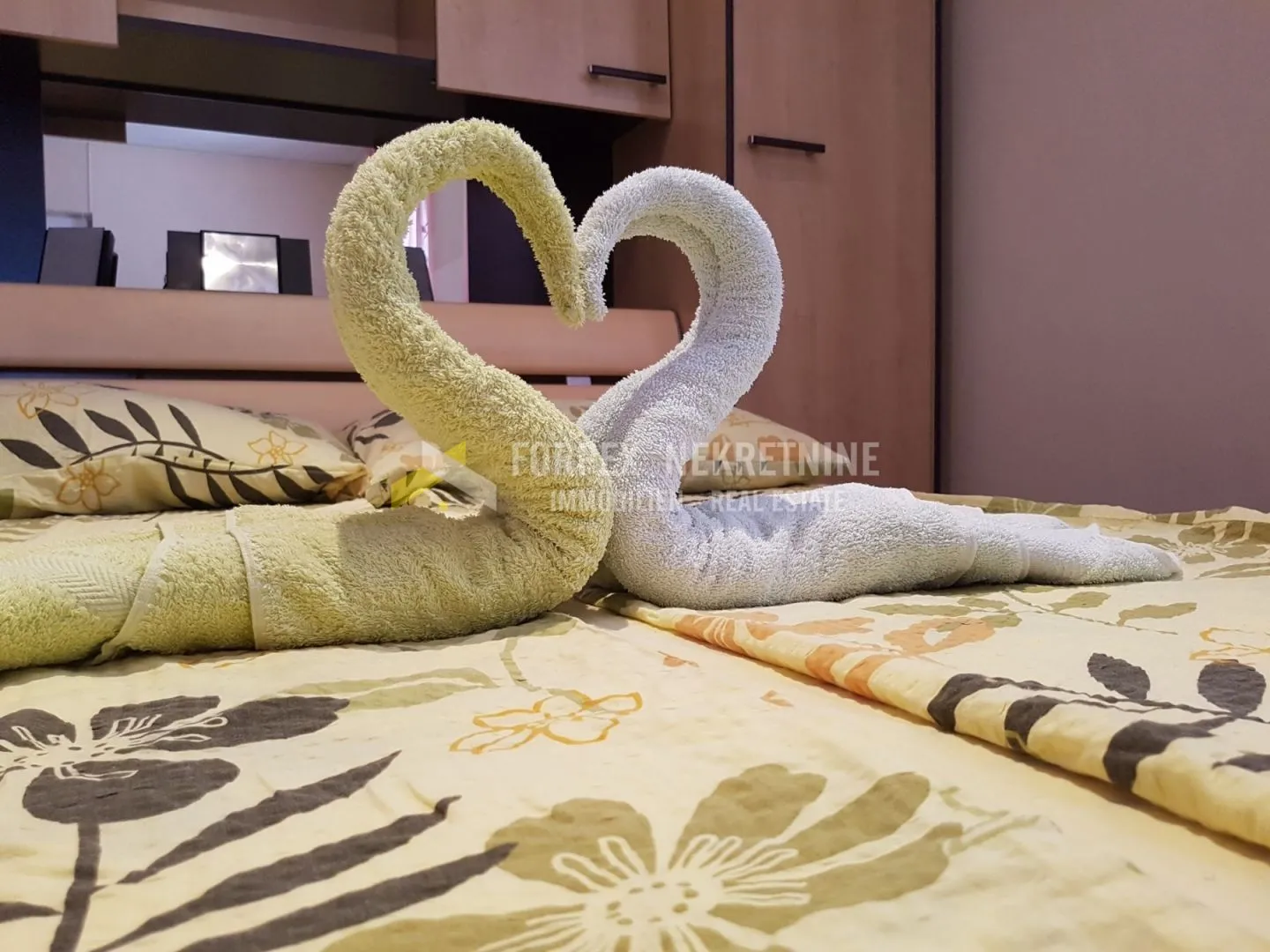 novi vinodolski kuća sa 5 apartmana i okućnicom - slika 8