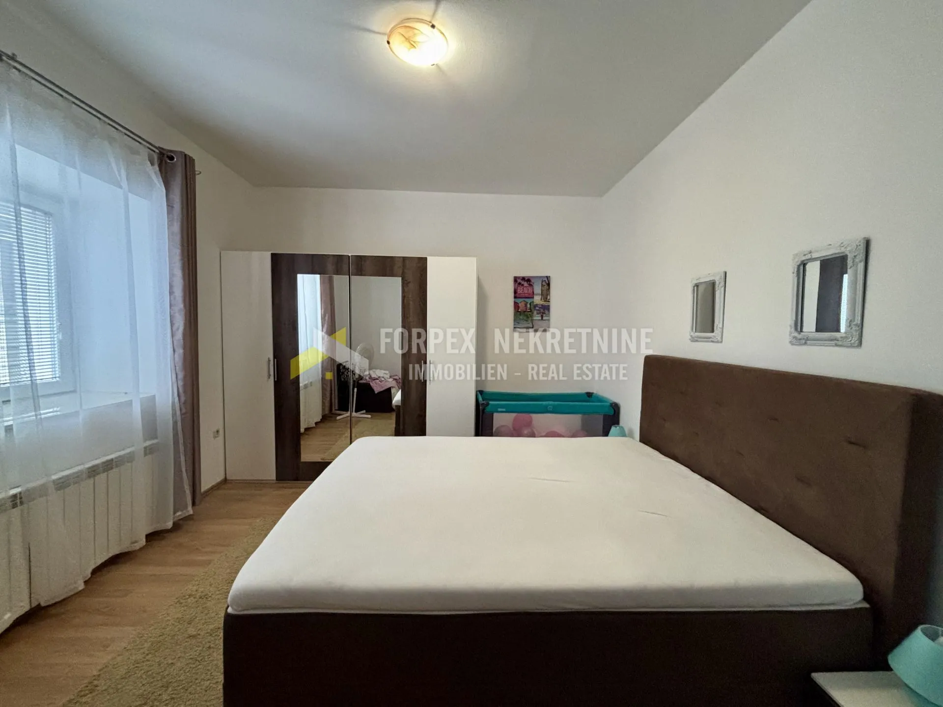 novi vinodolski-kuća u centru grada, parking, pogled na more - slika 8
