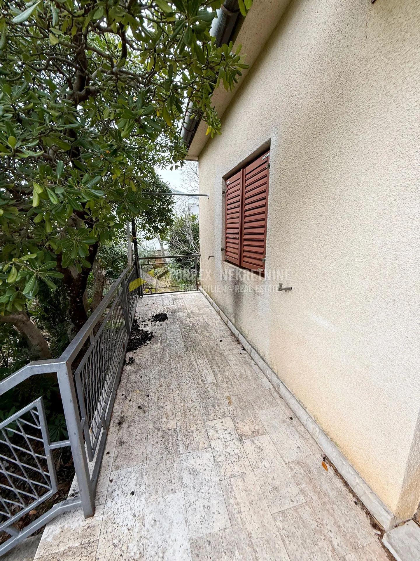 novi vinodolski-kuća sa dvorištem 250 metara od mora - slika 11