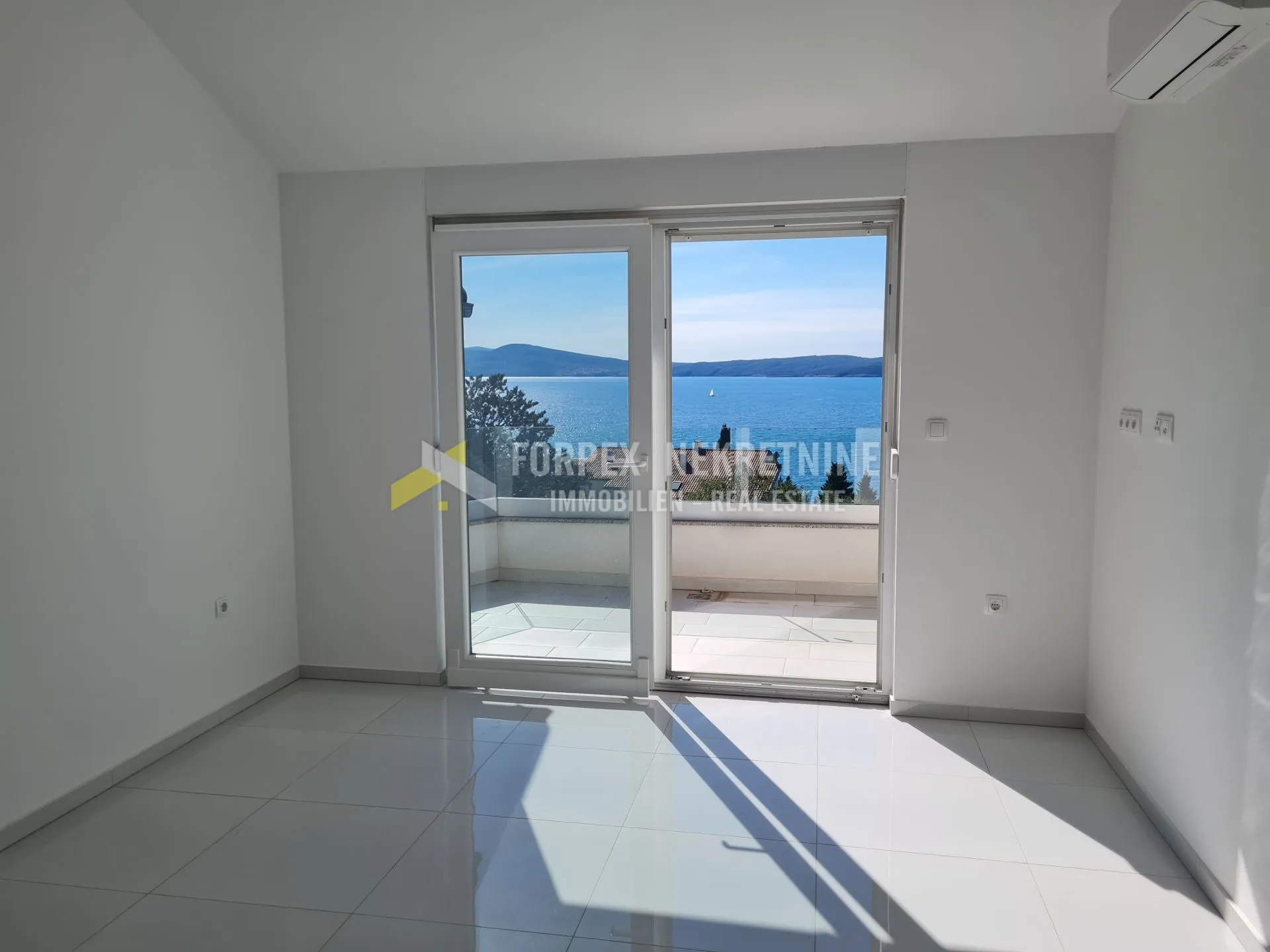 CRIKVENICA-STAN 54 m2 SA POGLEDOM NA MORE