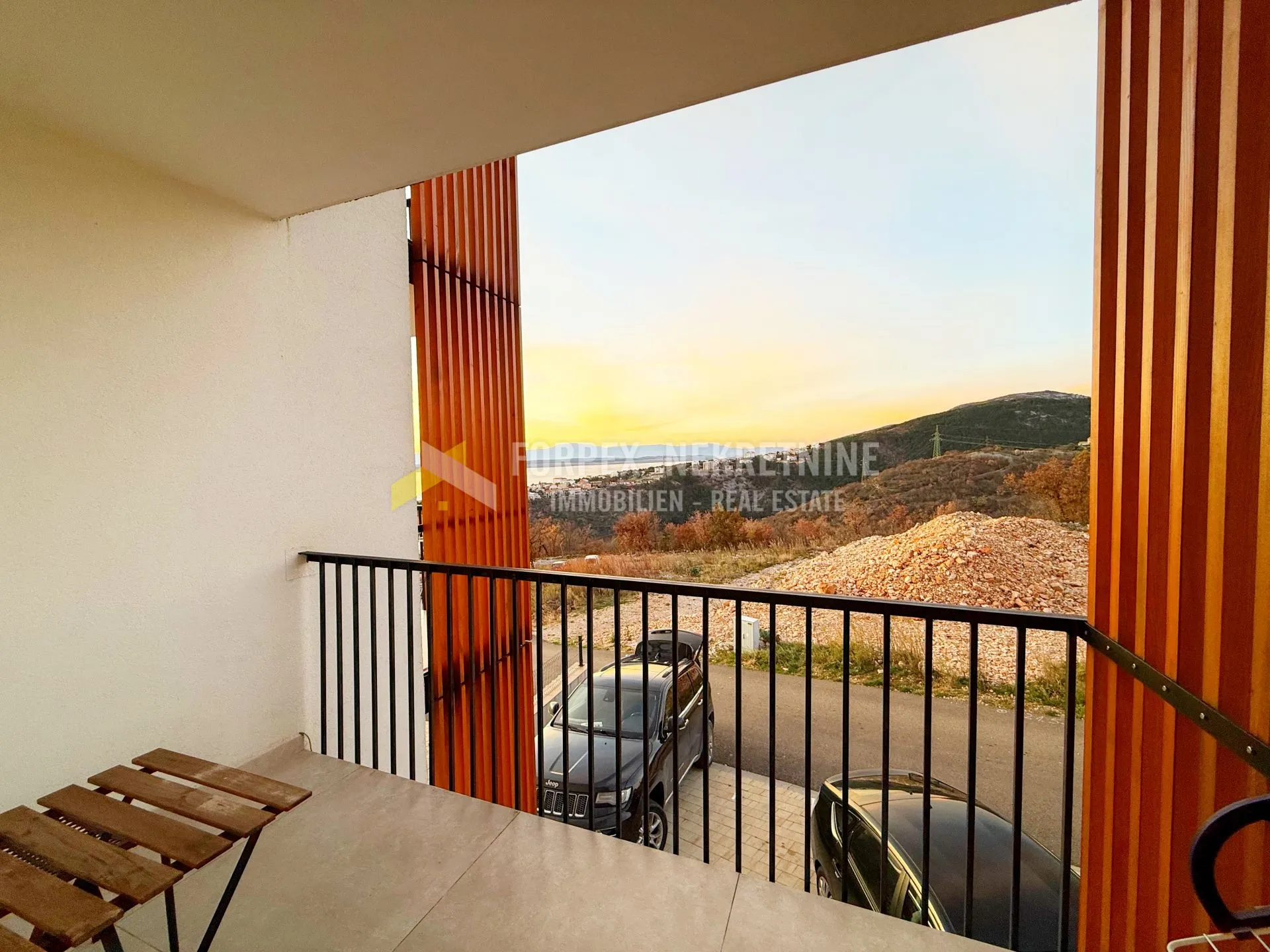 crikvenica-kuća sa 4 apartmana i bazenom - slika 6