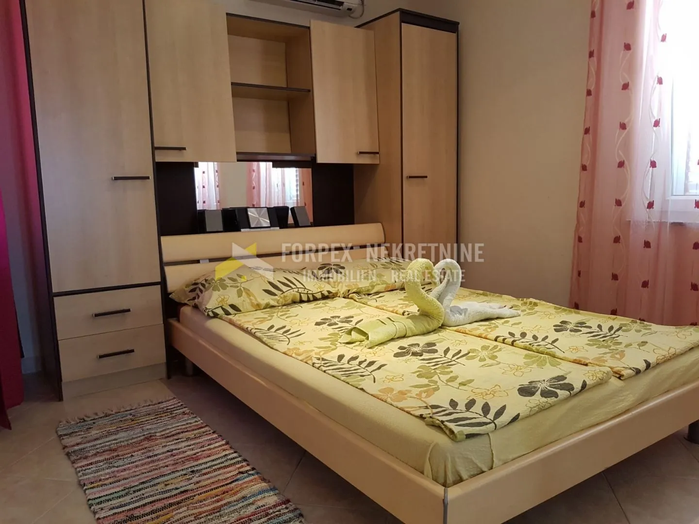 novi vinodolski kuća sa 5 apartmana i okućnicom - slika 2