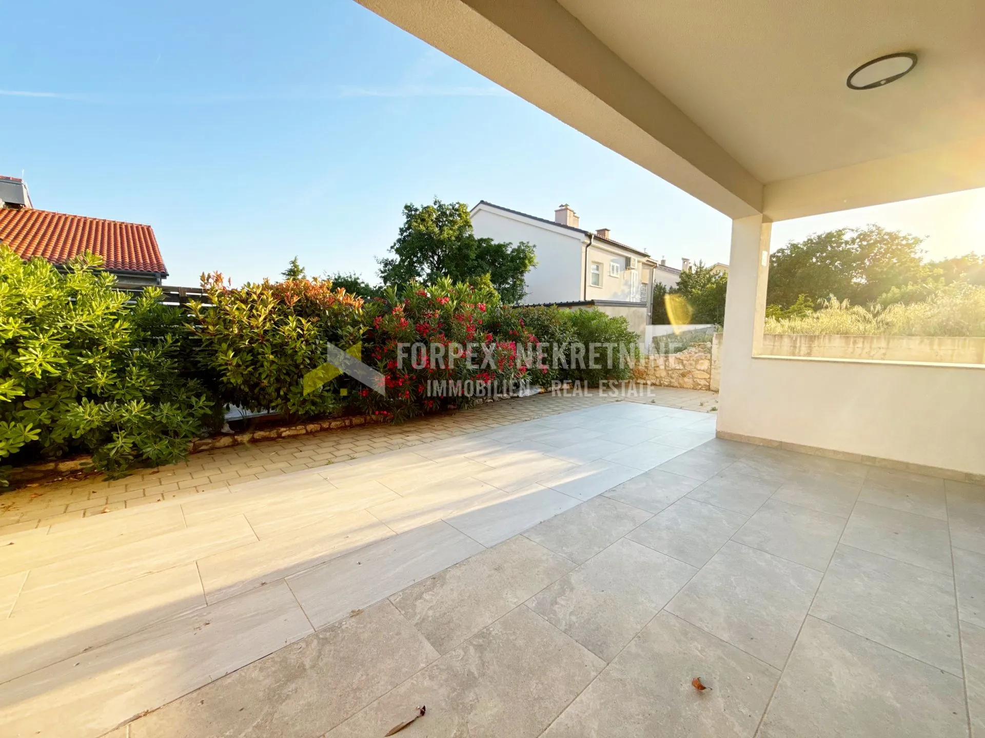 novi vinodolski-stan 70 m2 sa okućnicom 400 metara od mora - slika 14