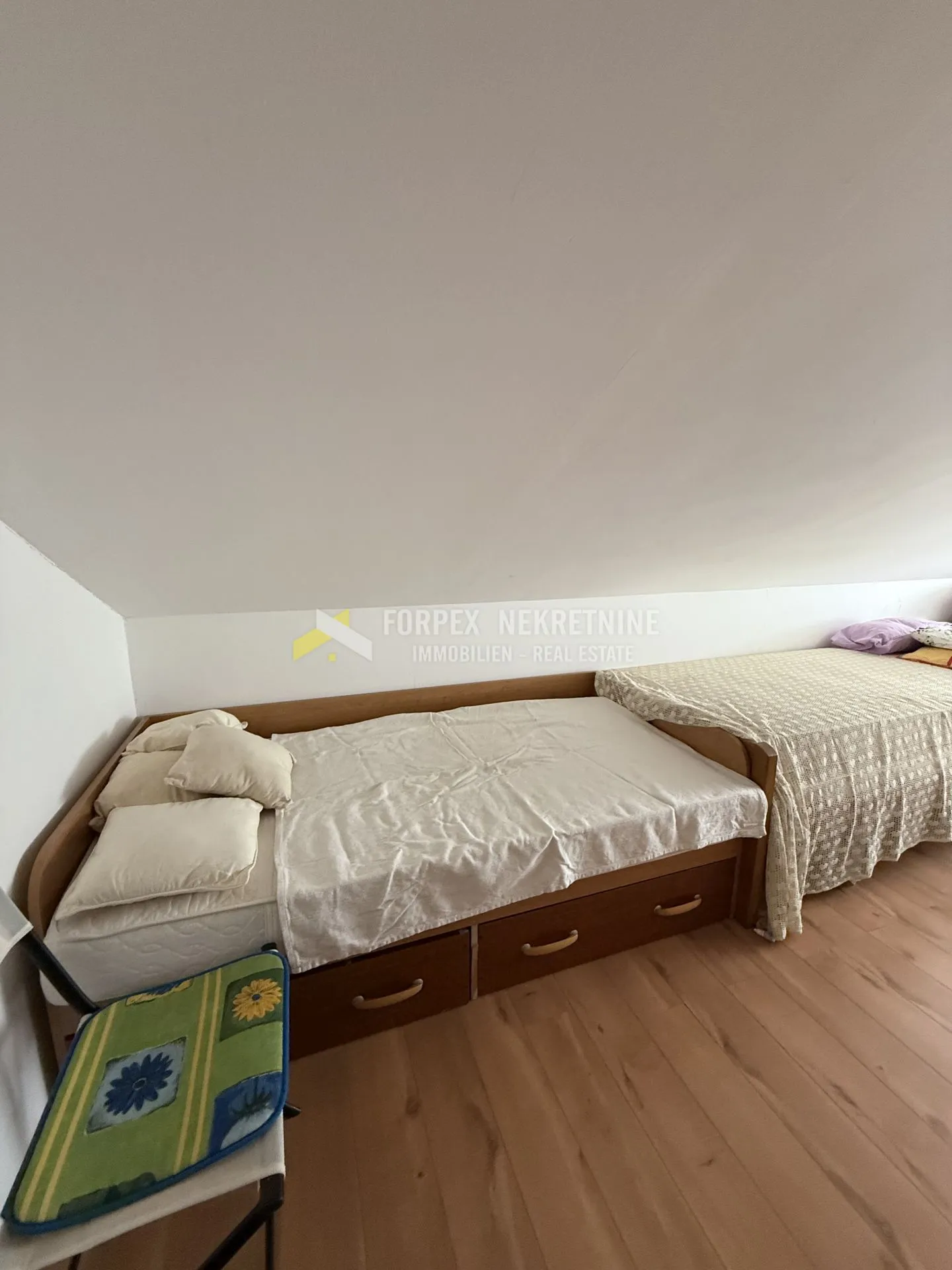 novi vinodolski-dvoetažni stan 94 m2 - slika 7