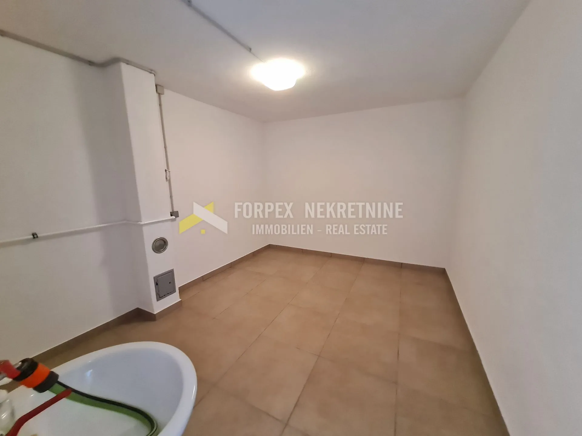 novi vinodolski-stan 70m2 sa okućnicom - slika 6