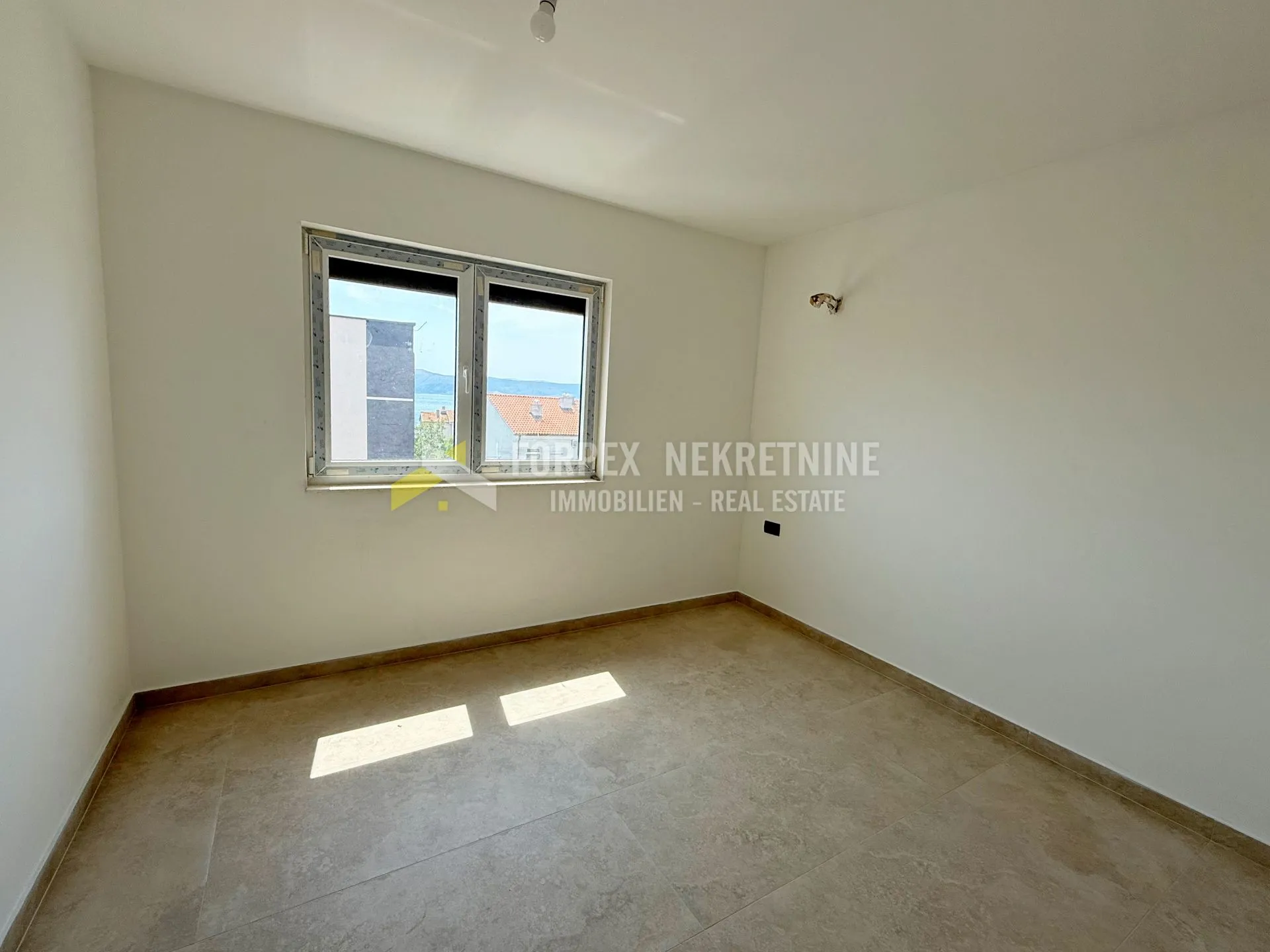 novi vinodolski- stan u novogradnji 90 m2 - slika 6