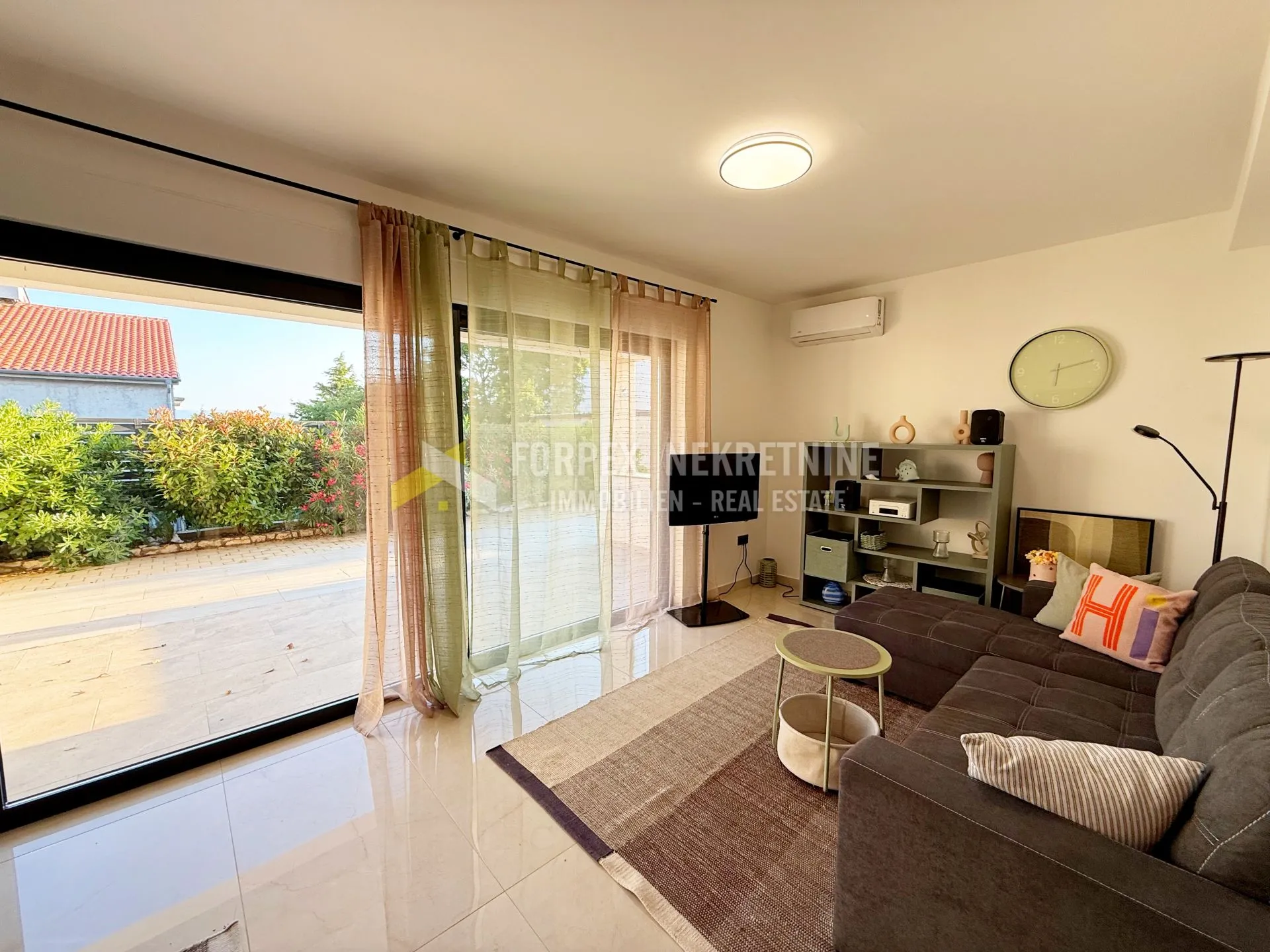 novi vinodolski-stan 70 m2 sa okućnicom 400 metara od mora - slika 2