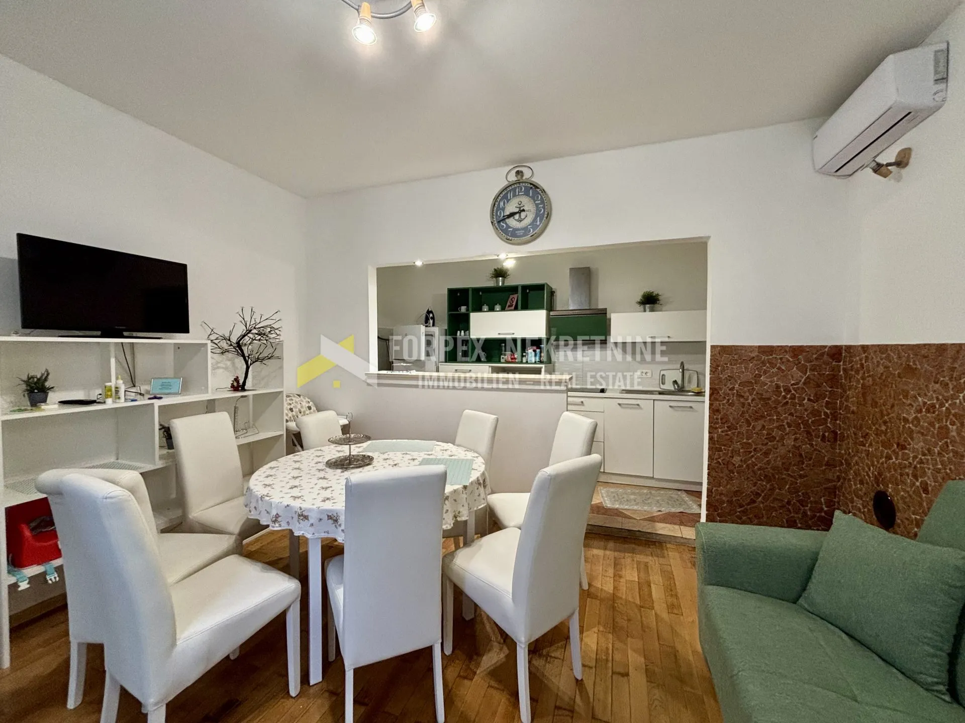 novi vinodolski-kuća u centru grada, parking, pogled na more - slika 5