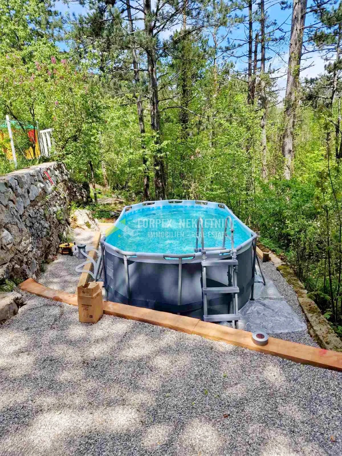 fužine -lič-kuća sa prostranom okućnicom - slika 19