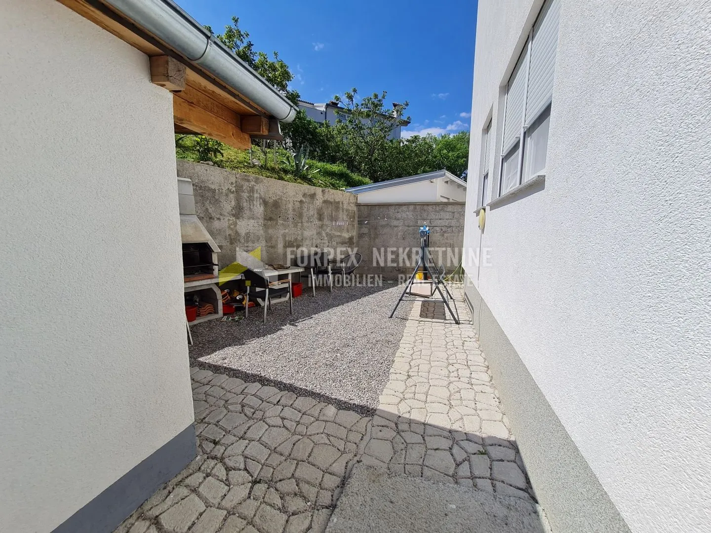 novi vinodolski stan sa 2s+db, sa okućnicom 170 m2 - slika 12
