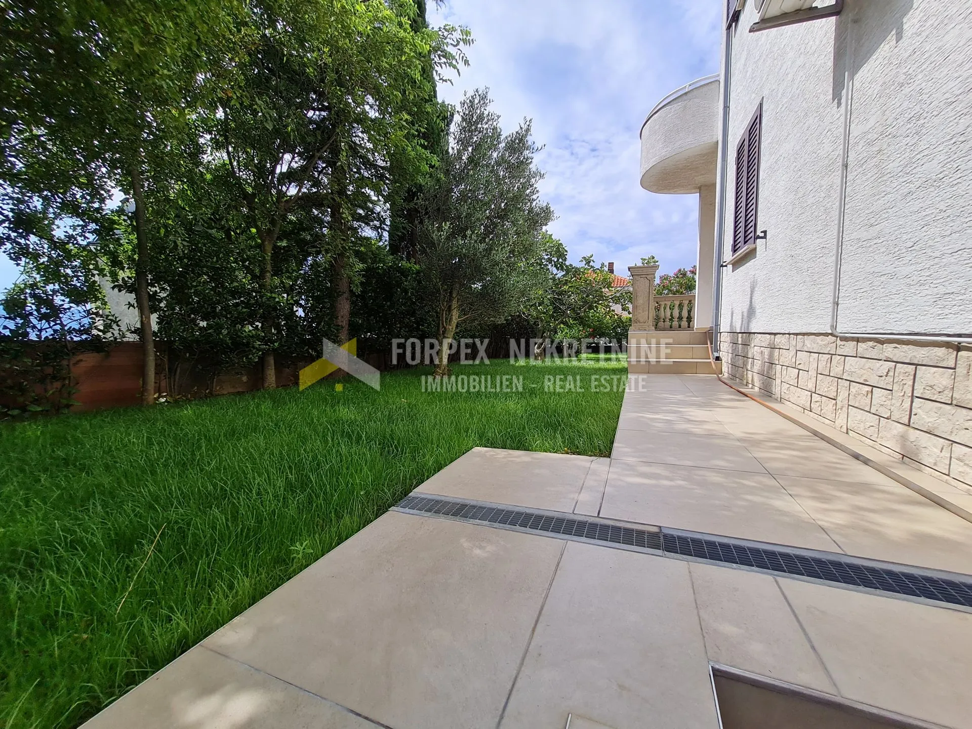novi vinodolski-stan 70m2 sa okućnicom - slika 2