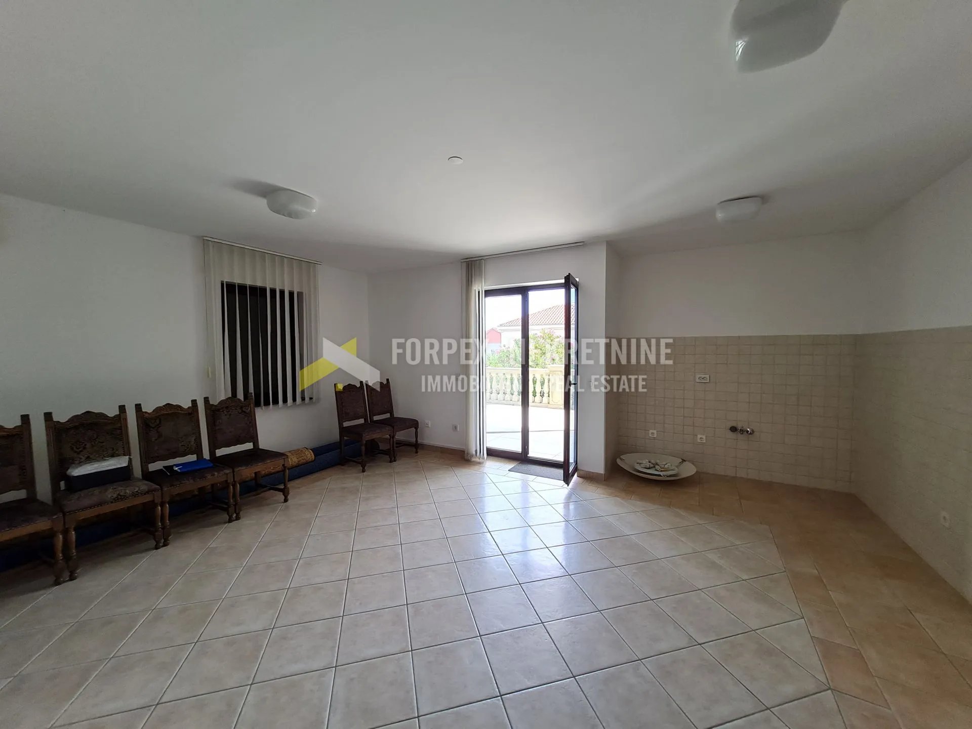 novi vinodolski-stan 70m2 sa okućnicom - slika 7