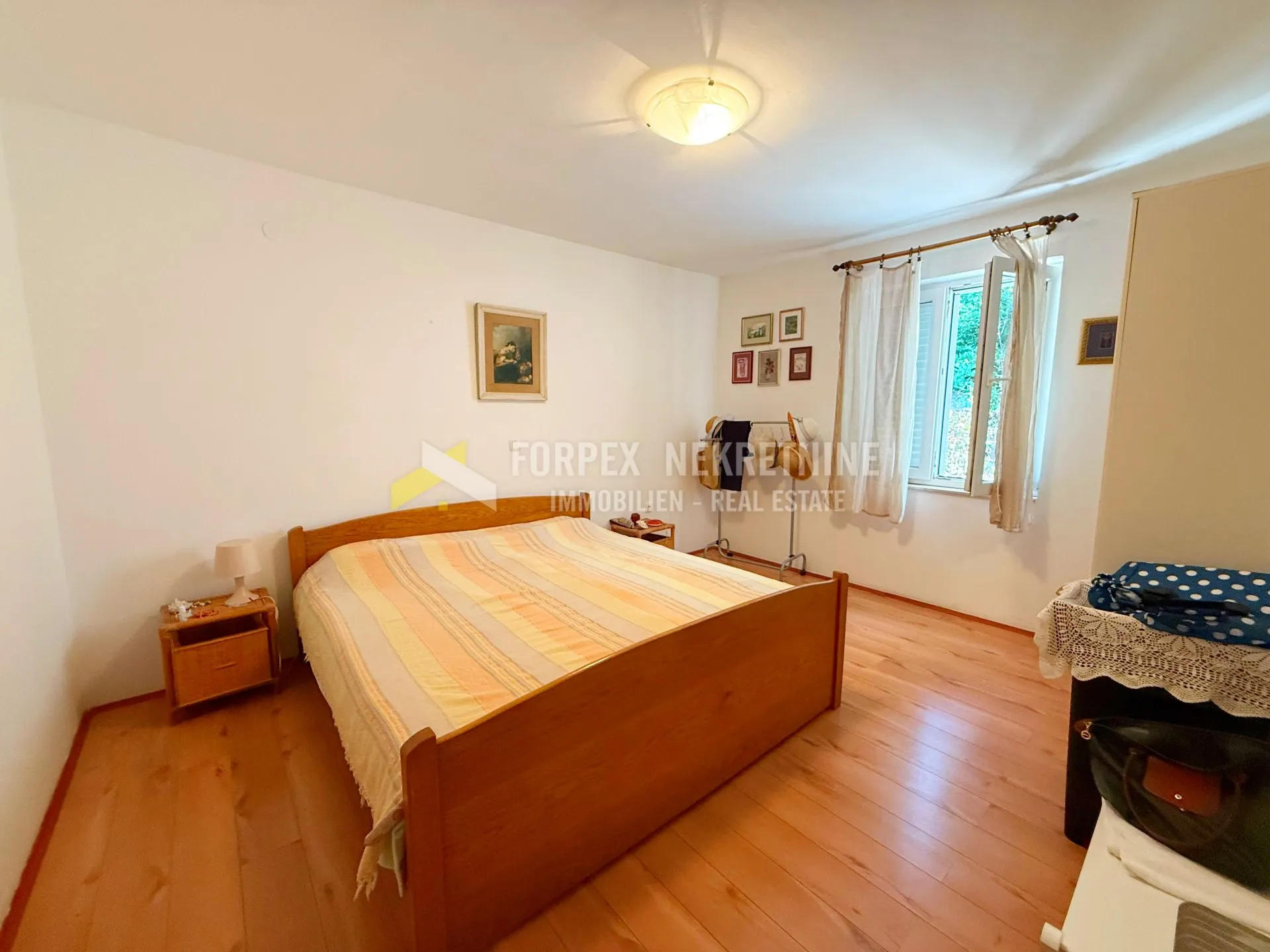 novi vinodolski-dvoetažni stan 94 m2 - slika 2