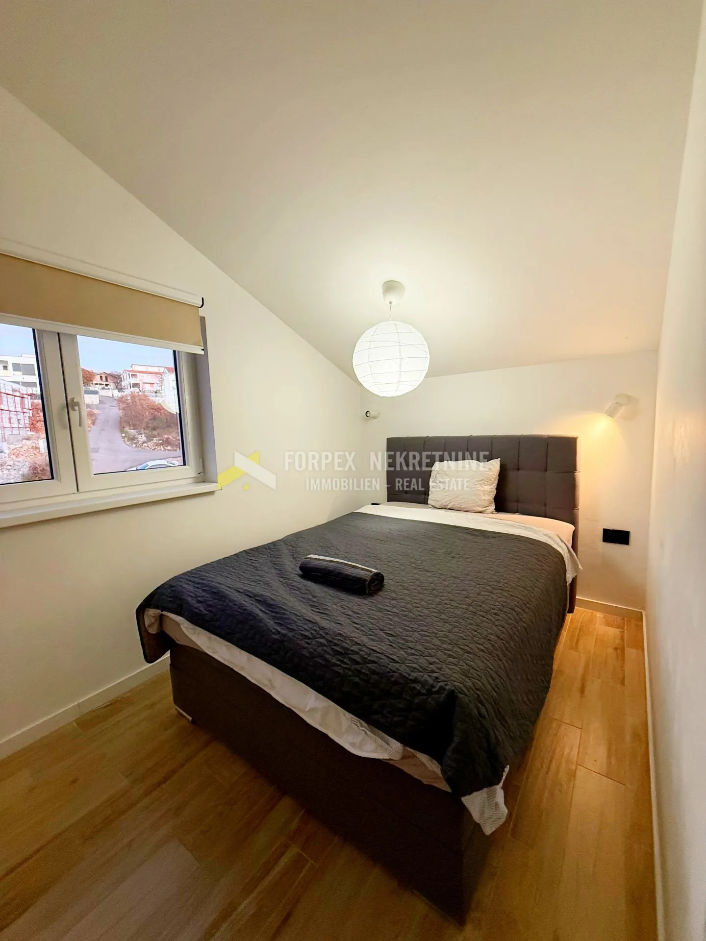 crikvenica-kuća sa 4 apartmana i bazenom - slika 12