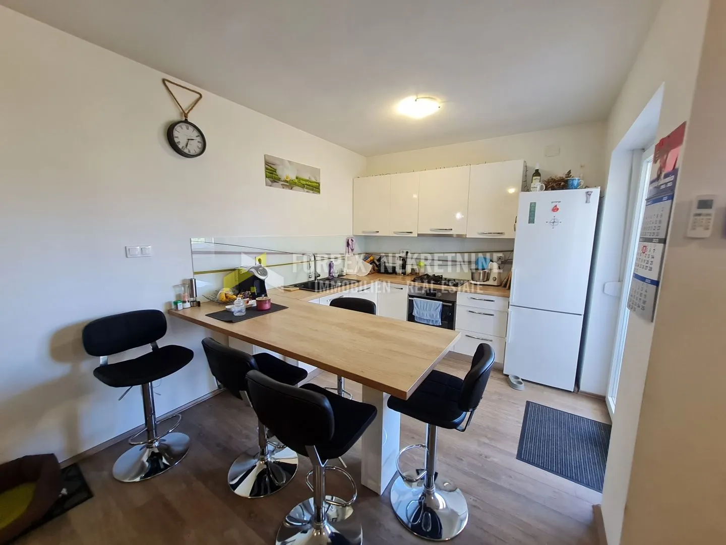 novi vinodolski stan sa 2s+db, sa okućnicom 170 m2 - slika 4