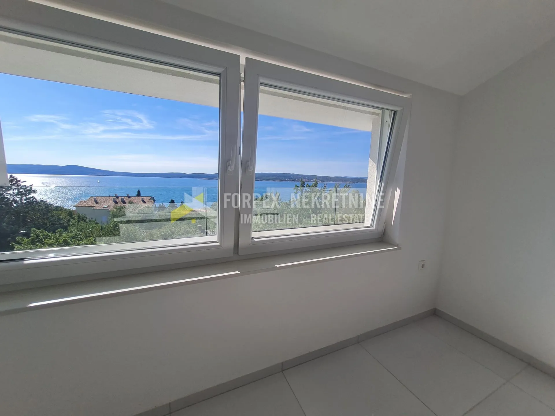 CRIKVENICA- STAN 58 m2 SA OTVORENIM POGLEDOM NA MORE