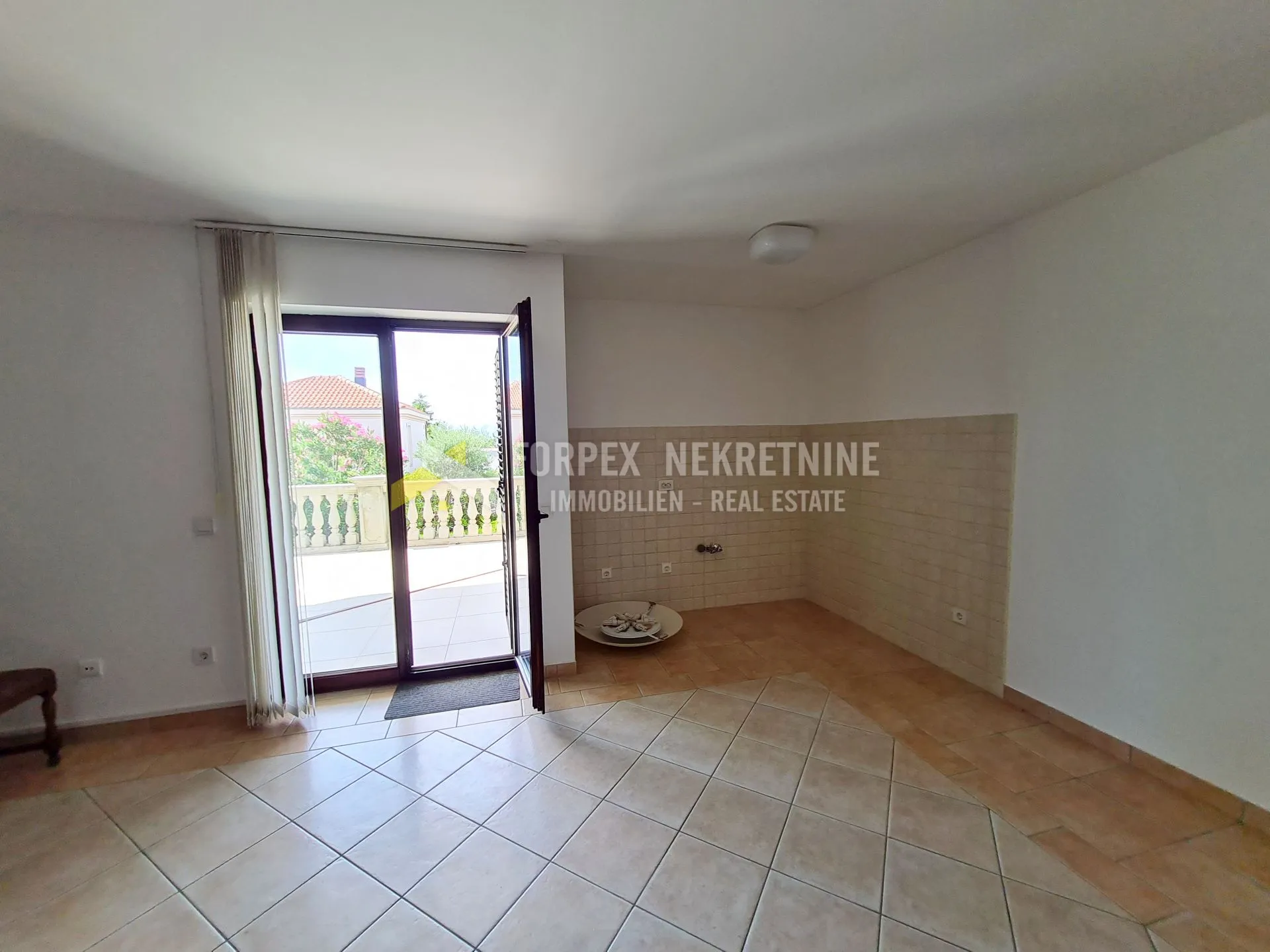 novi vinodolski-stan 70m2 sa okućnicom - slika 5
