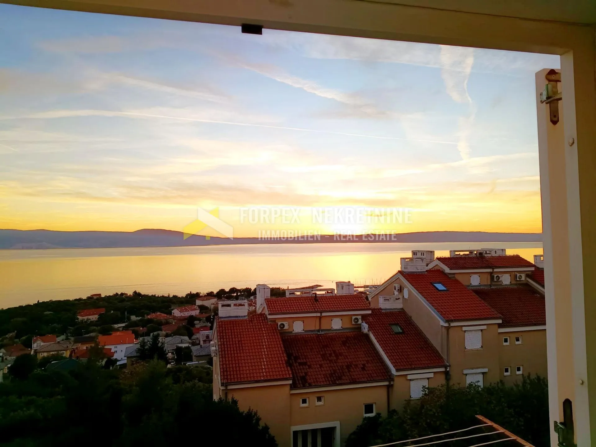 novi vinodolski-dvoetažni stan sa pogledom na more - slika 2