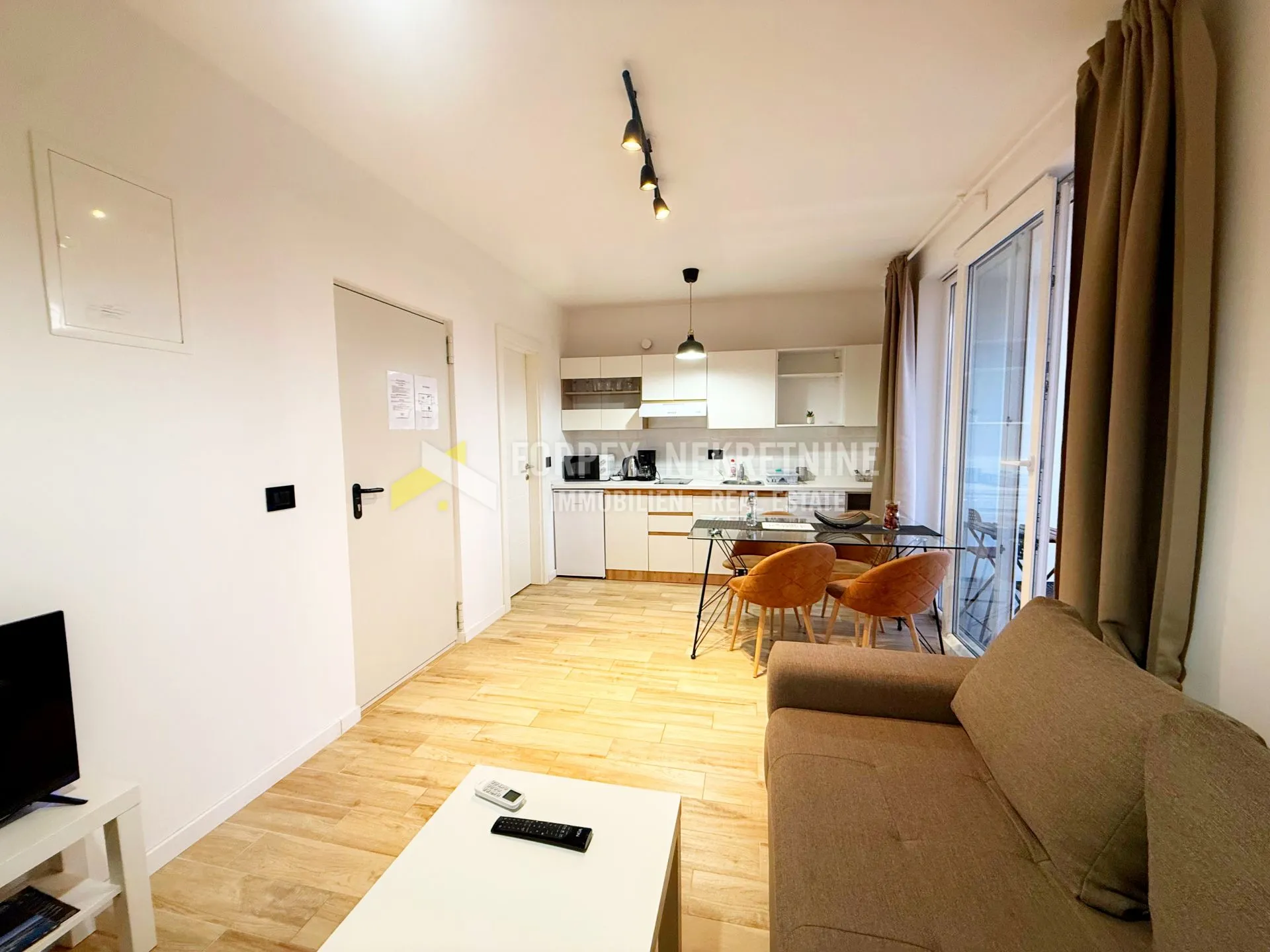 crikvenica-kuća sa 4 apartmana i bazenom - slika 9