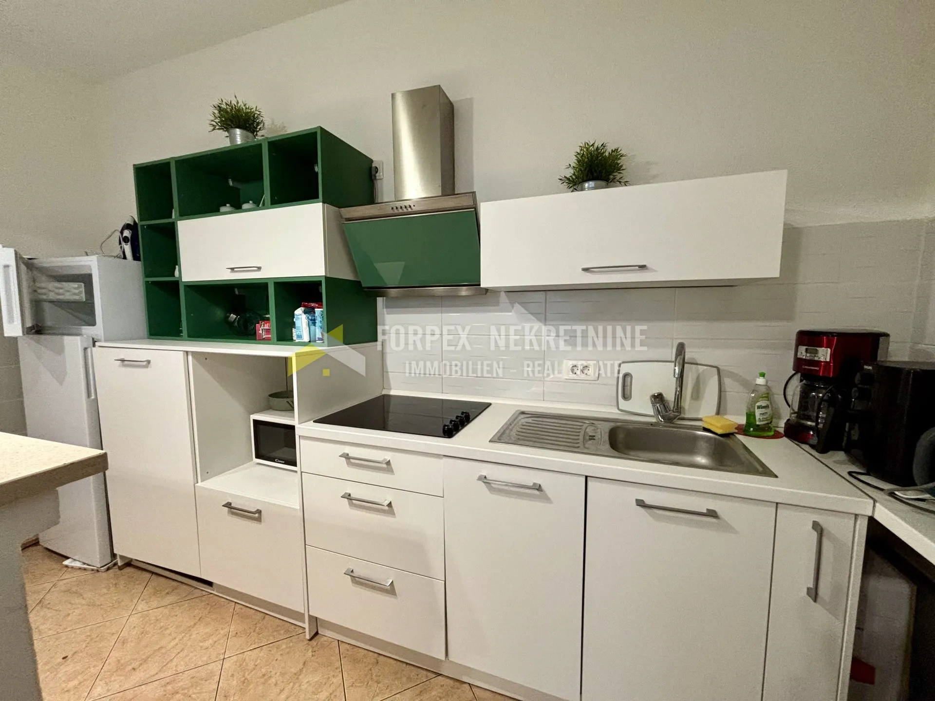 novi vinodolski-kuća u centru grada, parking, pogled na more - slika 7
