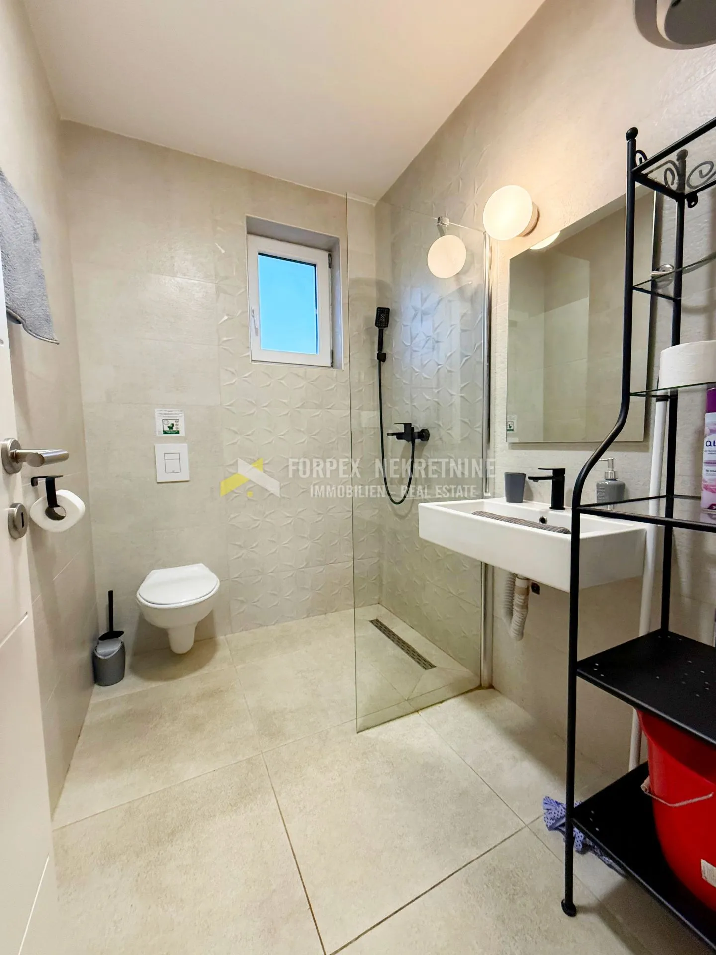 crikvenica-kuća sa 4 apartmana i bazenom - slika 3