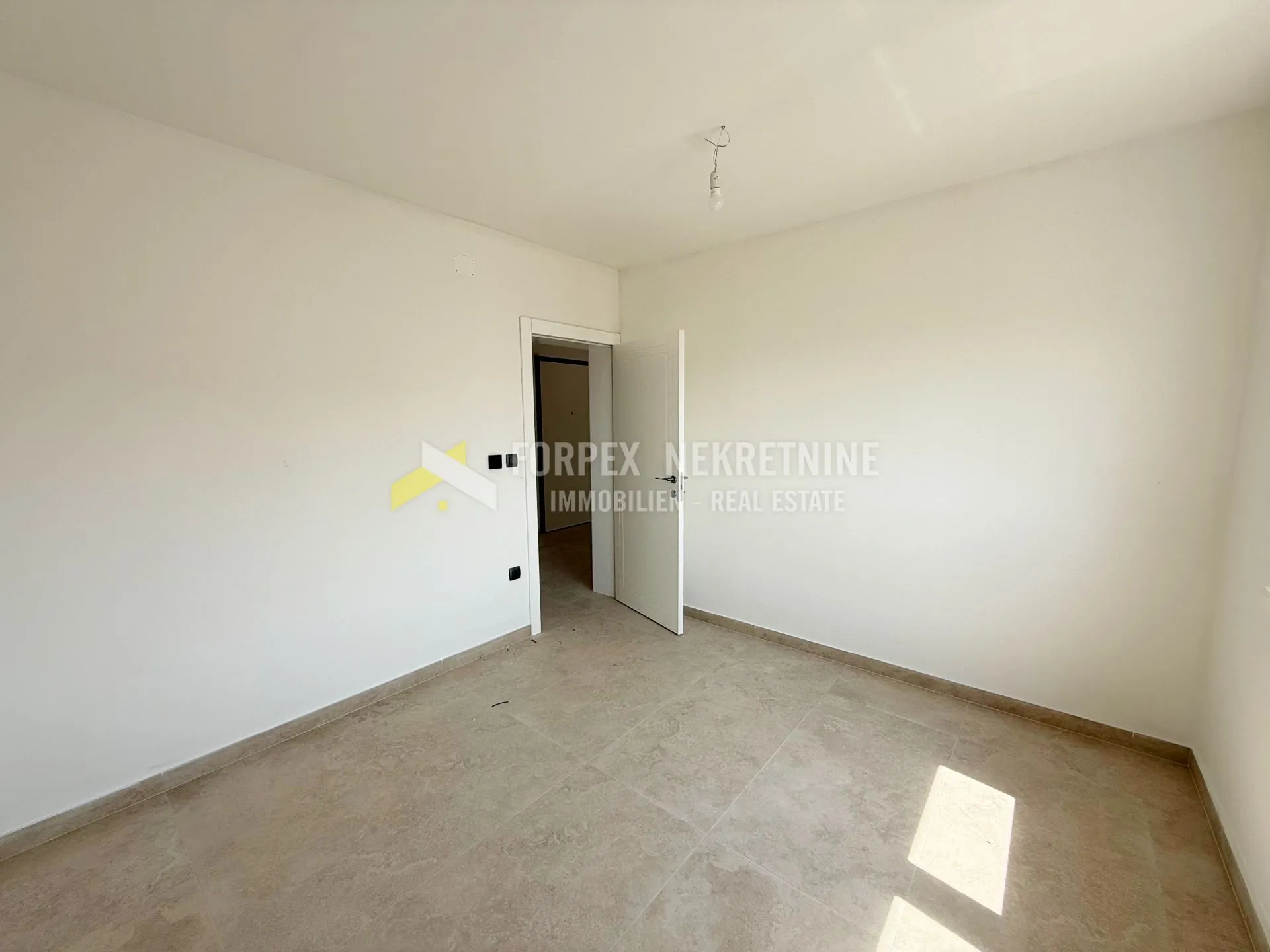 novi vinodolski- stan u novogradnji 90 m2 - slika 8