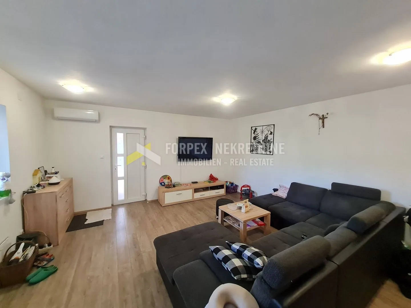 novi vinodolski stan sa 2s+db, sa okućnicom 170 m2 - slika 3