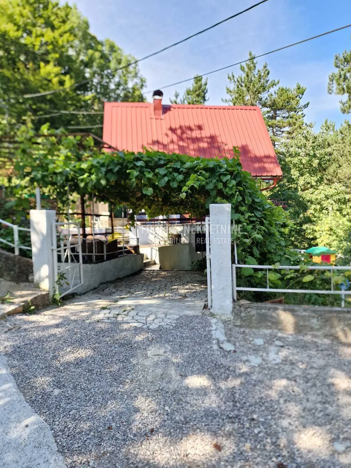 fužine -lič-kuća sa prostranom okućnicom - slika 22
