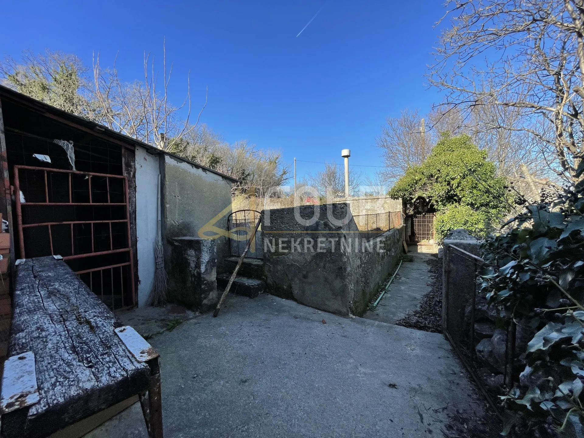 otok krk, vrbnik - okolica, starina za adaptaciju - slika 3
