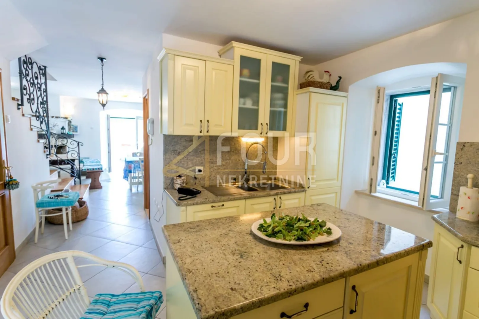 otok cres, beli, šarmantna samostojeća kuća 285m2 - slika 2