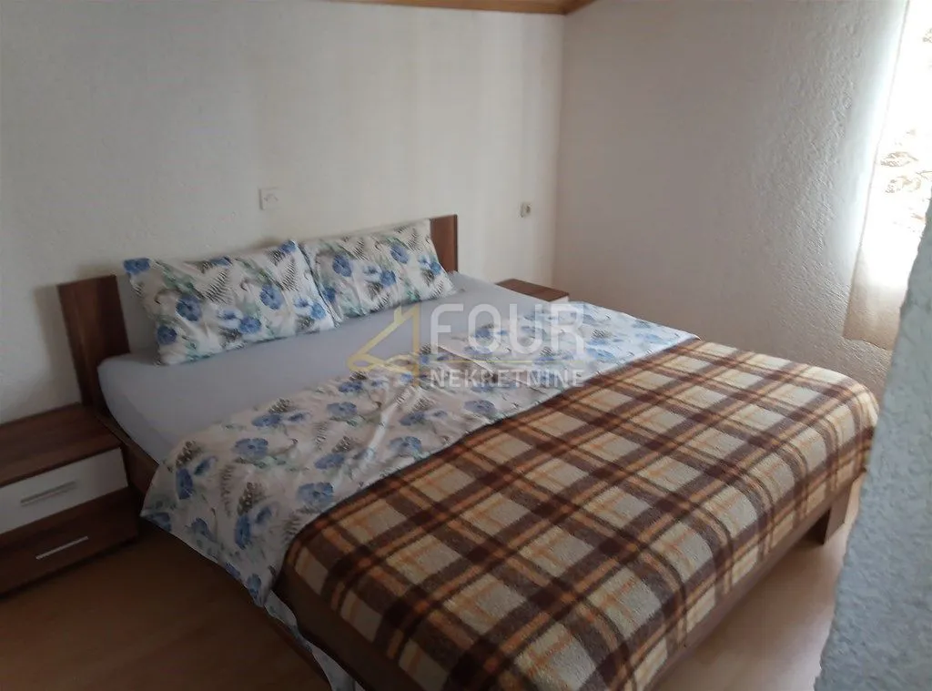 poreč, samostojeća kuća s 2 stana, garaža, velika okućnica - slika 4