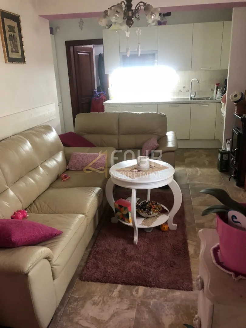 otok cres, valun, kuća s 2 stana, 180m2 - slika 3