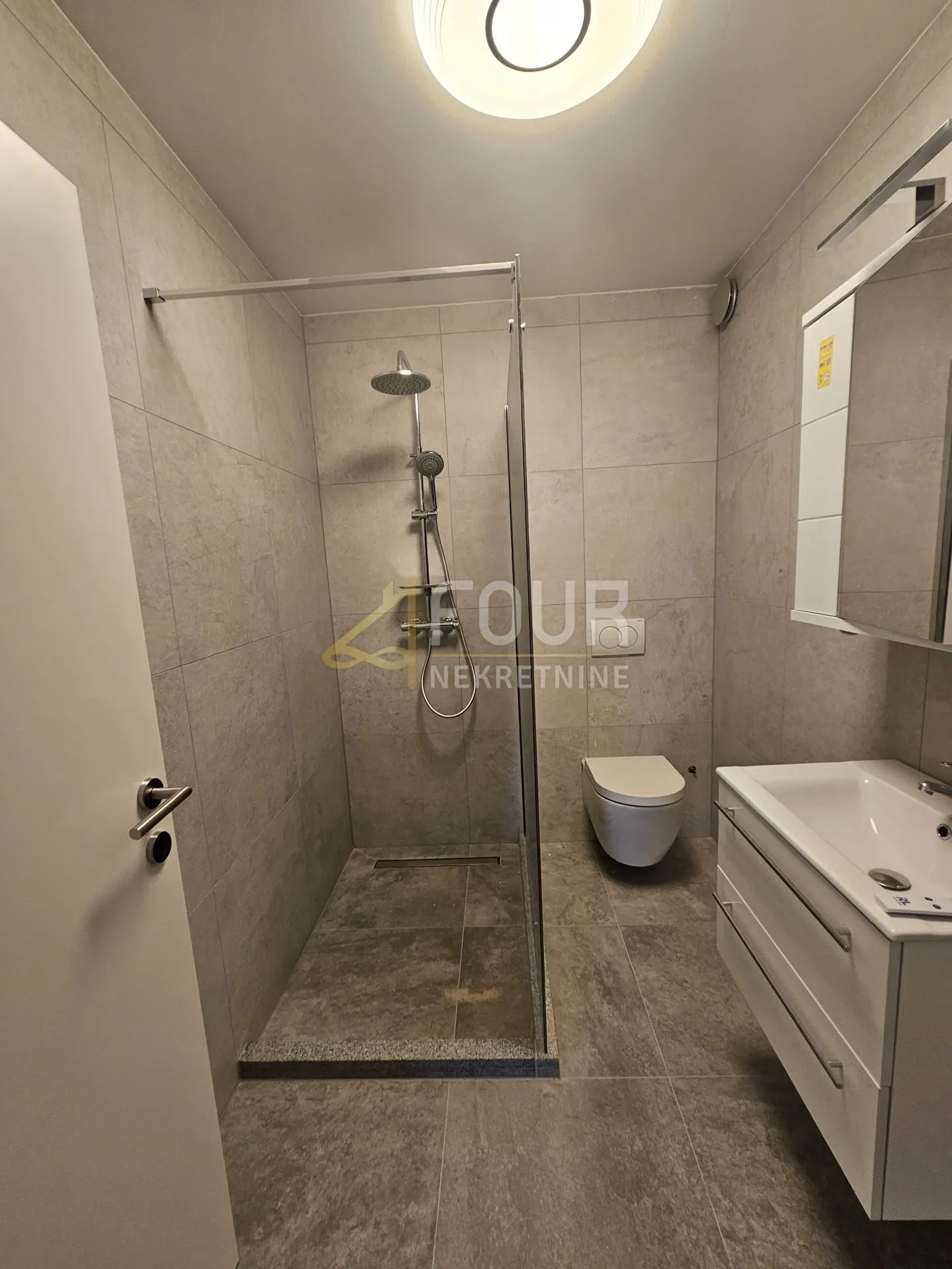 rijeka, srdoči, novogradnja, 1s+db, balkon, krovna terasa - slika 8