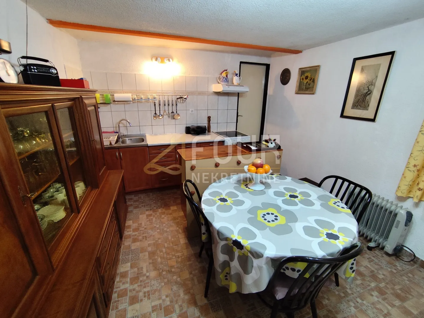 istra, marčana - okolica, autohtona kuća s dva stana 198m2 - slika 3