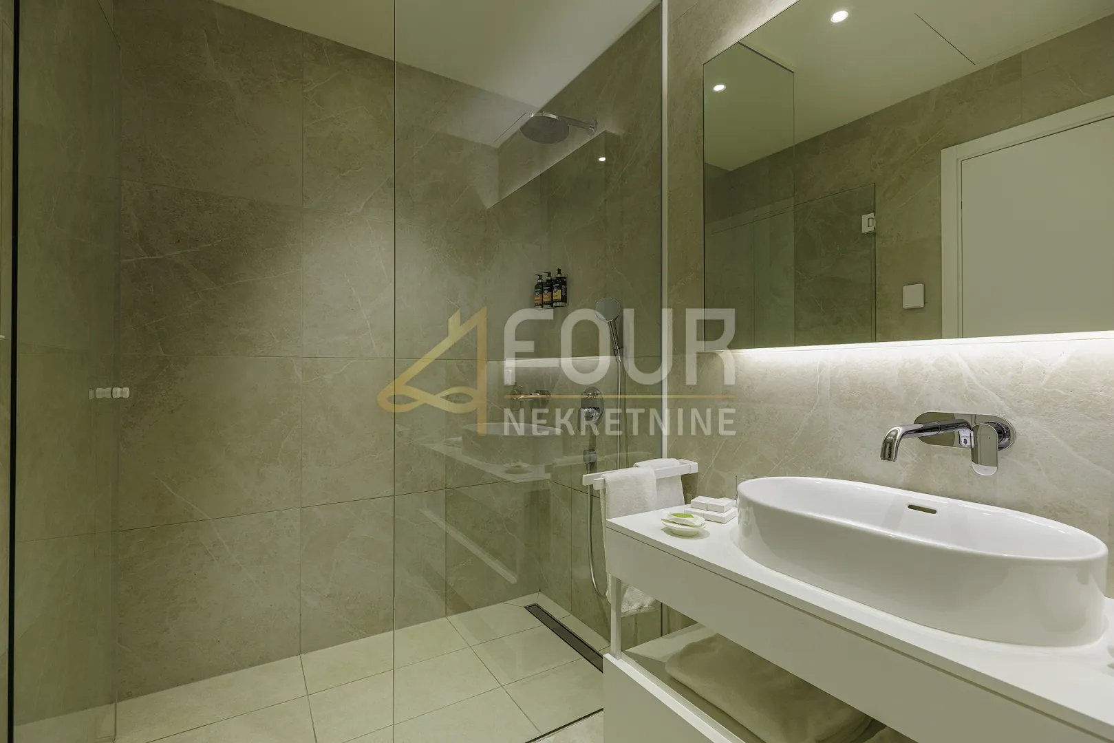 istra, umag - okolica, apartman - luksuzni resort, 1. red do mora - slika 11