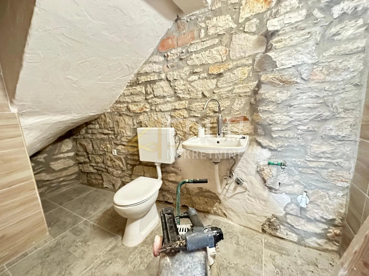 pula, monte zaro, dvije kuće - tri stambene jedinice, 251m2 - slika 13