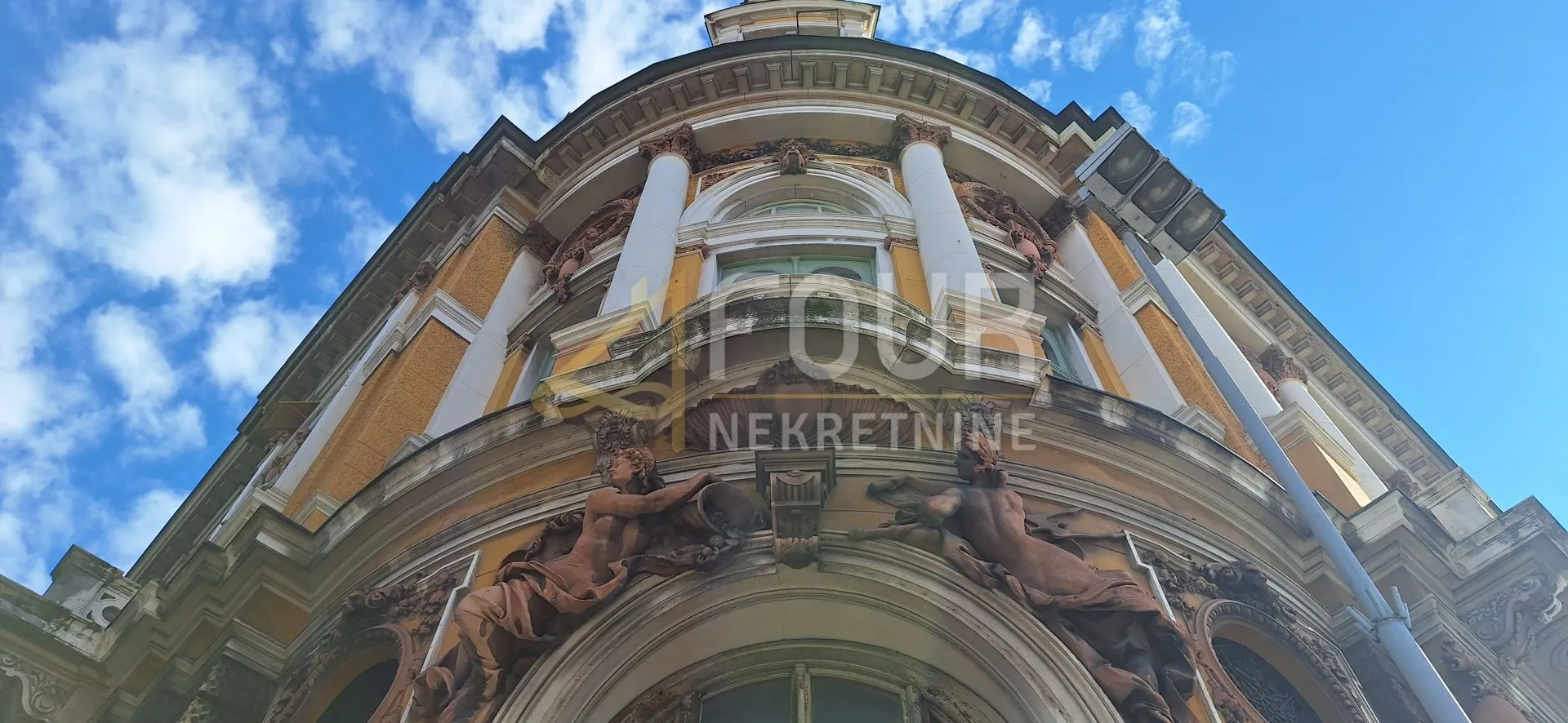 Rijeka, strogi Centar, 105.09m2, gospodski stan u jedinstvenoj zgradi!
