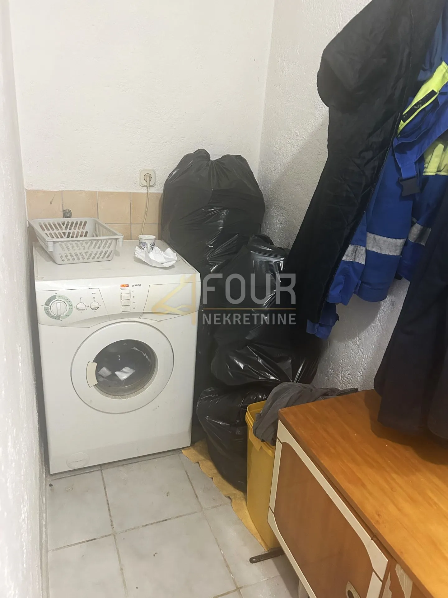 gorski kotar, kupjak, dvije kuće na prostranoj okućnici - slika 28