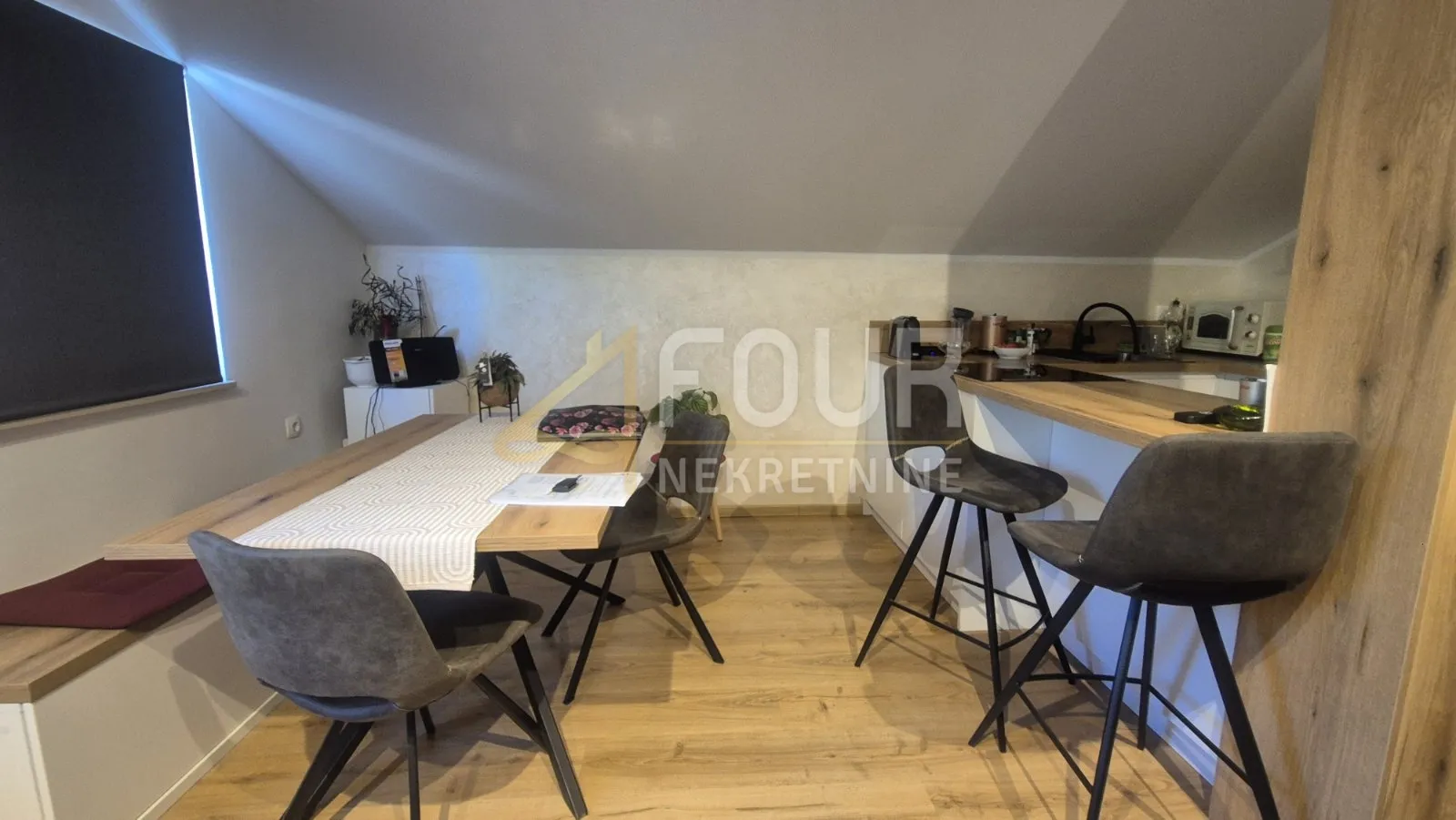 klana, etaža - u naravi 140m2 2 stana - slika 11
