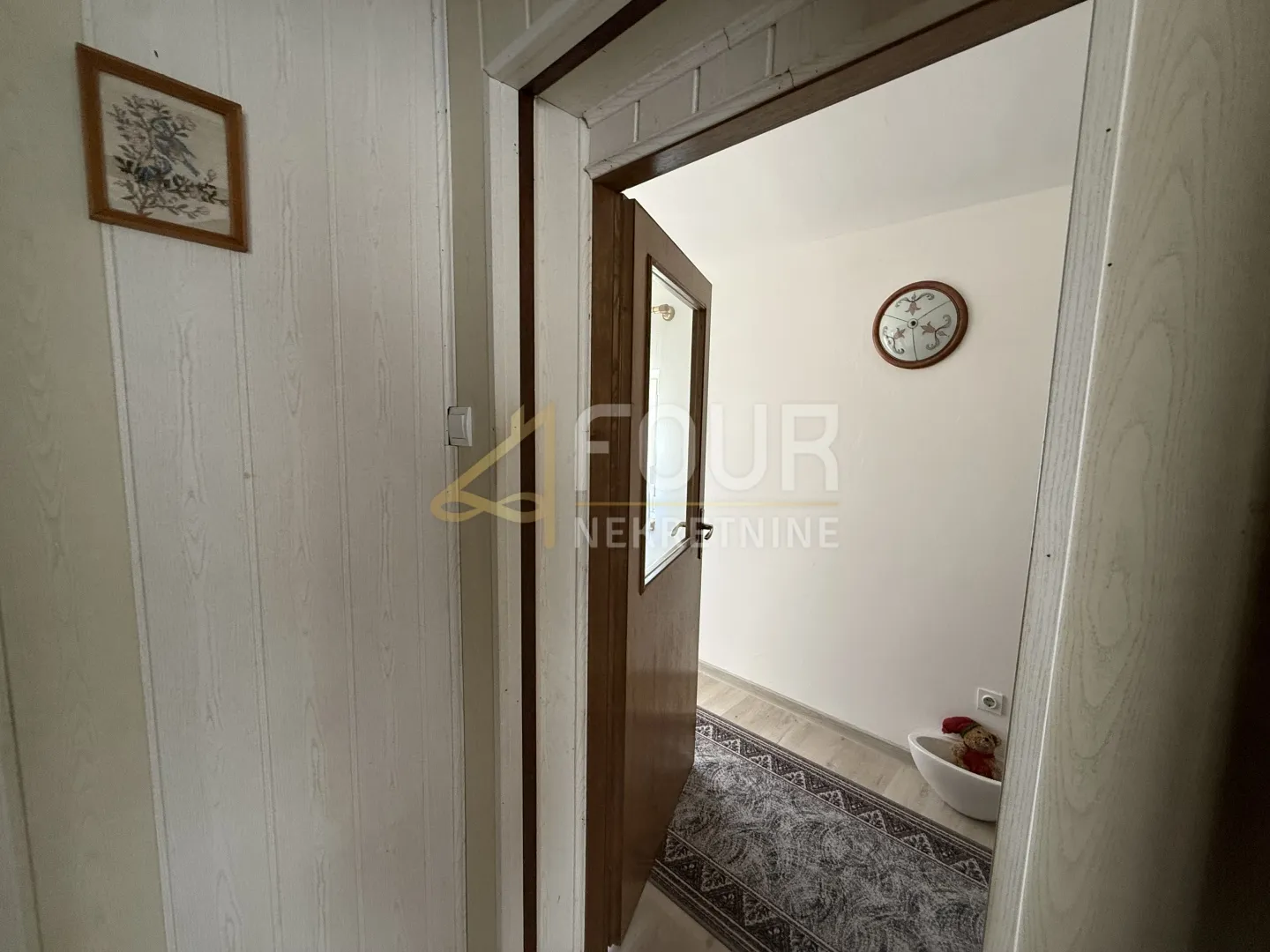 istra, pula, kuća s garažom, dodatnim apartmanom i dvorištem - slika 3