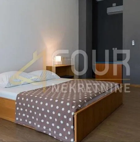 istra, umag, kuća sa 6 stanova, okućnica - slika 3