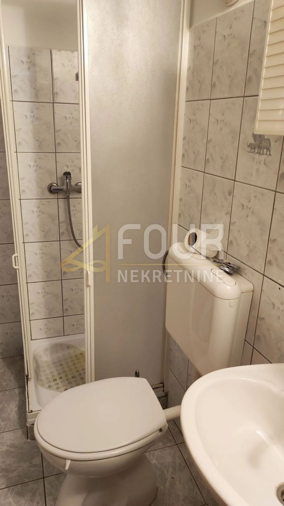 jadranovo, samostojeća kuća s 3 apartmana - slika 25
