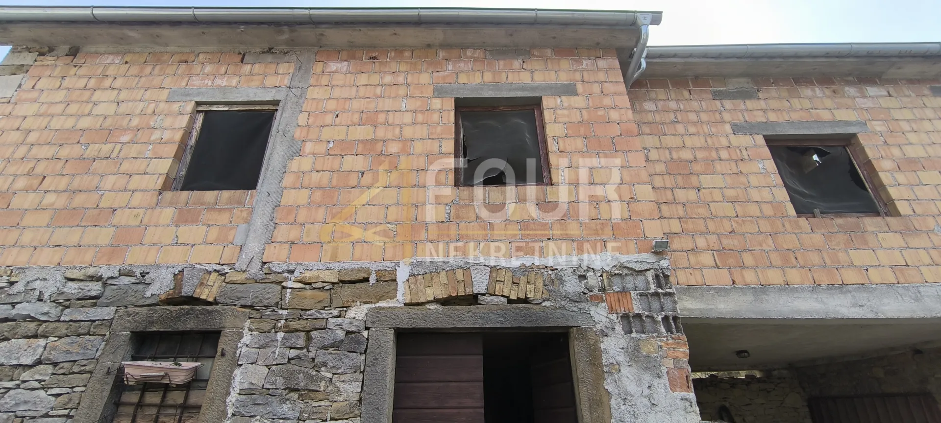 Istra, Buzet - okolica, kuća u nizu - započeta gradnja - Juradi, Buzet