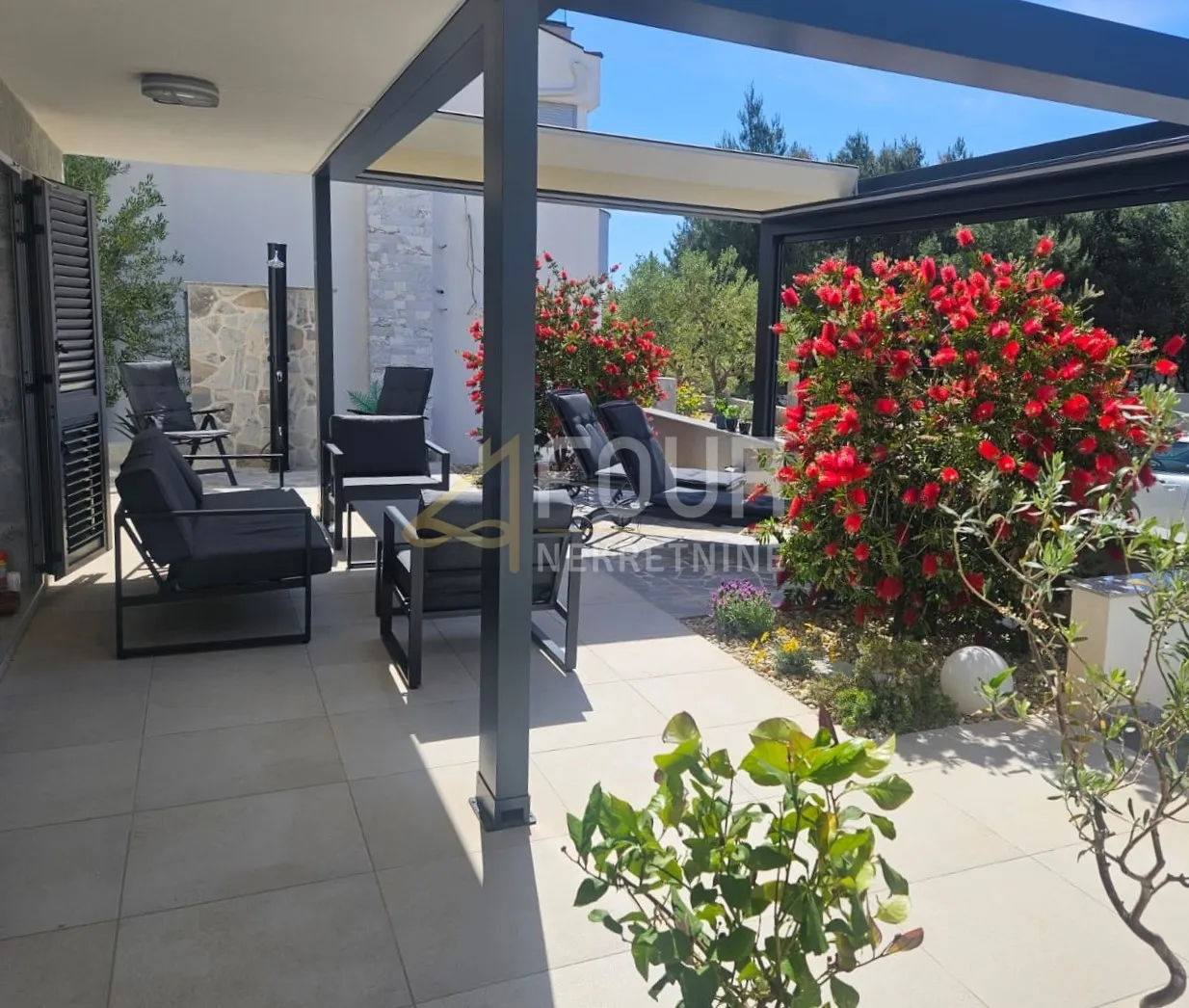 Šibenik, Vodice, dvojna kuća s 2 stambene jedinice