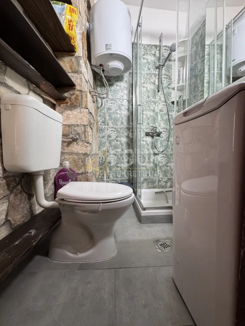 istra, rovinj - sami centar, 29.70m2 stan + tavan 16.50m2 - slika 9