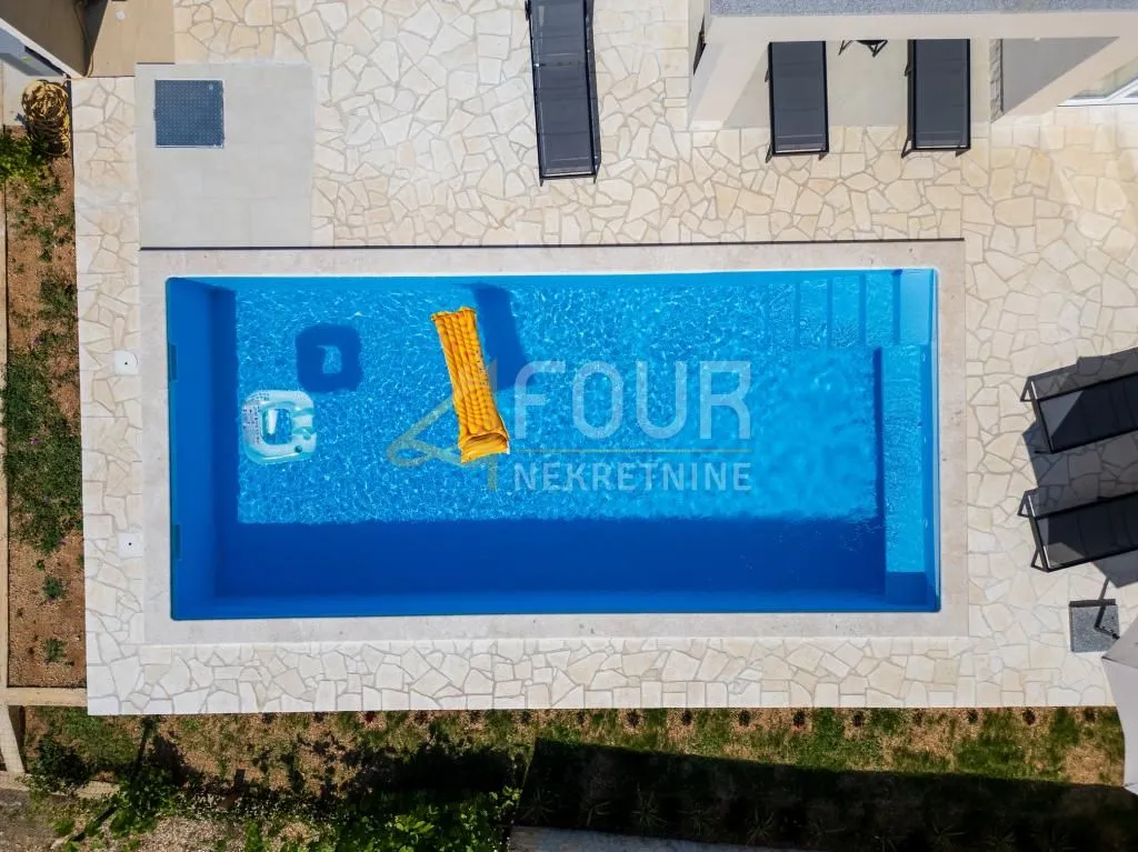 otok pag, novalja - okolica, kuća s bazenom, 2. red do mora - slika 2