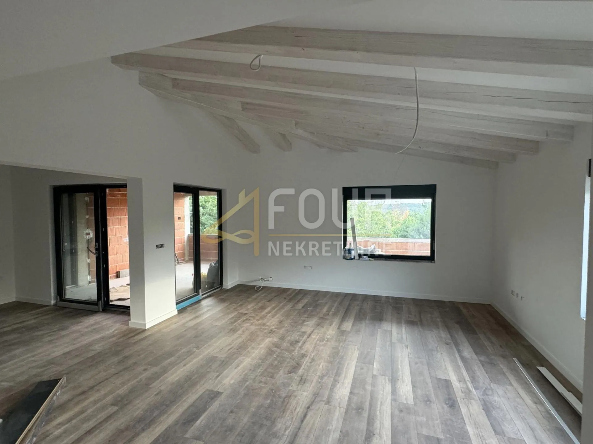 istra, gračišće, nova samostojeća kuća 303m2, velika okućnica! - slika 2